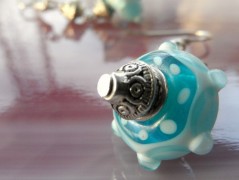 Sluncem zalitý dvůr