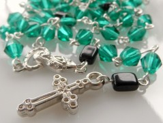 Sluncem zalitý dvůr