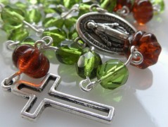 Sluncem zalitý dvůr