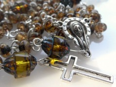 Sluncem zalitý dvůr