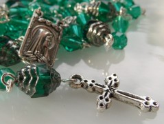 Sluncem zalitý dvůr