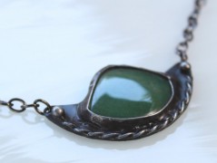 Sluncem zalitý dvůr