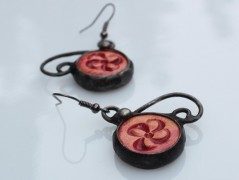 Sluncem zalitý dvůr