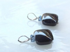 Sluncem zalitý dvůr