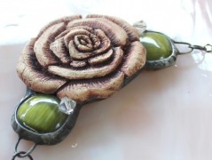 Sluncem zalitý dvůr