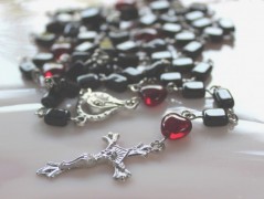 Sluncem zalitý dvůr