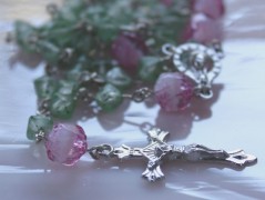 Sluncem zalitý dvůr