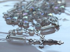 Sluncem zalitý dvůr