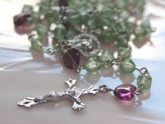 Sluncem zalitý dvůr