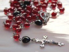 Sluncem zalitý dvůr