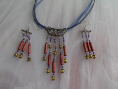 Sluncem zalitý dvůr