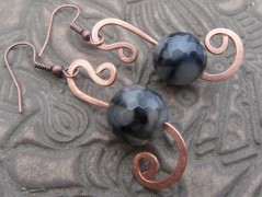 Sluncem zalitý dvůr