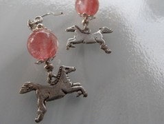 Sluncem zalitý dvůr