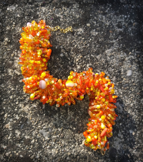 Oranžový huňáček - náramek šperk náramek korálky doplněk plamen háčkovaný slunce pomeranč nápadný exotika citrusy střapatý směs objemný huňatý 