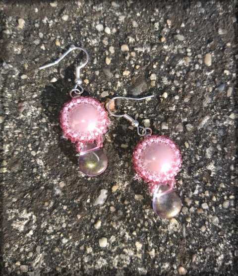 Růžová slza šperk korálky doplněk náušnice růžová kapka pink slza žvýkačka 