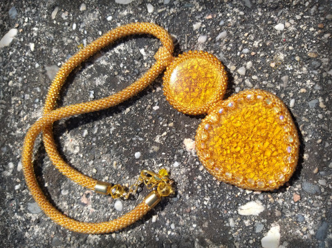 Med - tekuté zlato - náhrdelník šperk náhrdelník doplněk keramika háčkování dutinka med medový plástev včelař medík medová plástev 