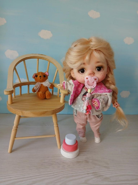 Ivanka dárek panenka vinylová kloubová 