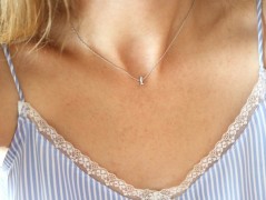 Zlatý korálkový náramek s perlou