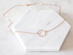 Zlatý korálkový náramek s perlou