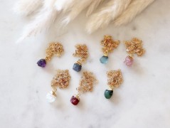 Zlatý korálkový náramek s perlou