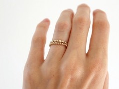 Zlatý korálkový náramek s perlou