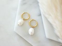 Zlatý korálkový náramek s perlou