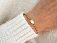 Náramek s oválnou perlou