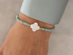 Zlatý korálkový náramek s perlou