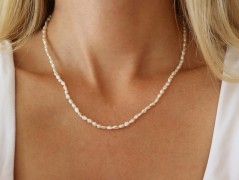 Zlatý korálkový náramek s perlou