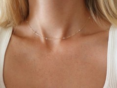 Zlatý korálkový náramek s perlou