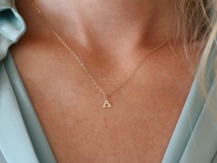 Zlatý korálkový náramek s perlou