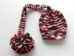 Bílá pletená čepička s copánkem