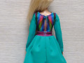 Barevné šatičky pro Barbie