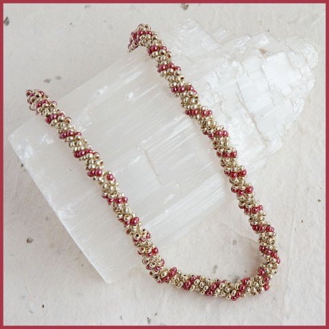 Zlato červená náhrdelník spirála elegance 