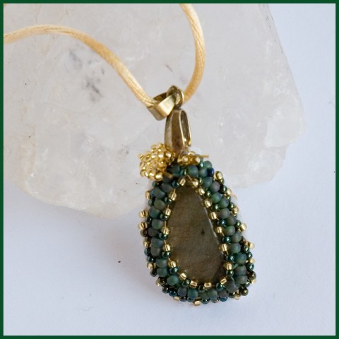 Náhrdelník - labradorit - srpek náhrdelník zelený labradorit srp 