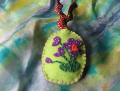 Hedvábná šála V lese.