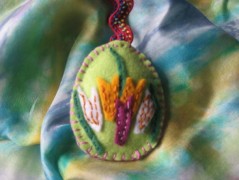 Hedvábná šála V lese.