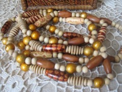 Hedvábná šála V lese.