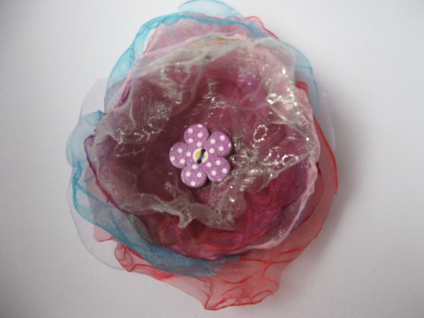 Brož organza Pestrovka pestrá. brož divadlo korálky tašky zábava šaty ozdoba léto modré organza brožka tyrkys šátky šály žluté zelinkavá letní šaty večírek denní nošení klopy batohy koncerty 