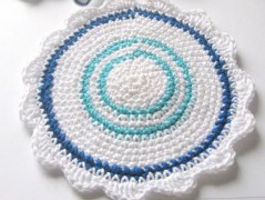 Hedvábná šála V lese.