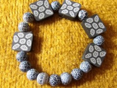 Hedvábná šála V lese.