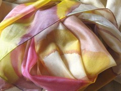 Hedvábná šála V lese.