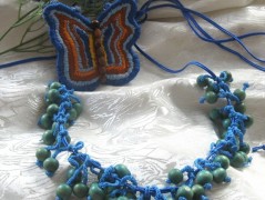 Hedvábná šála V lese.